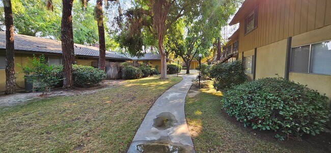 Building Photo - Charming apartment for rent in Visalia