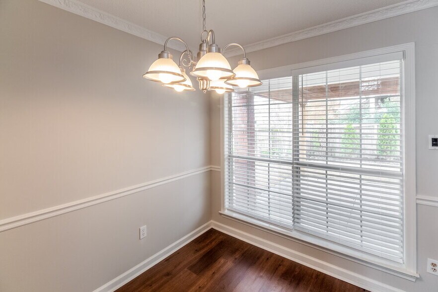 Building Photo - 6844 Charlotte Dr