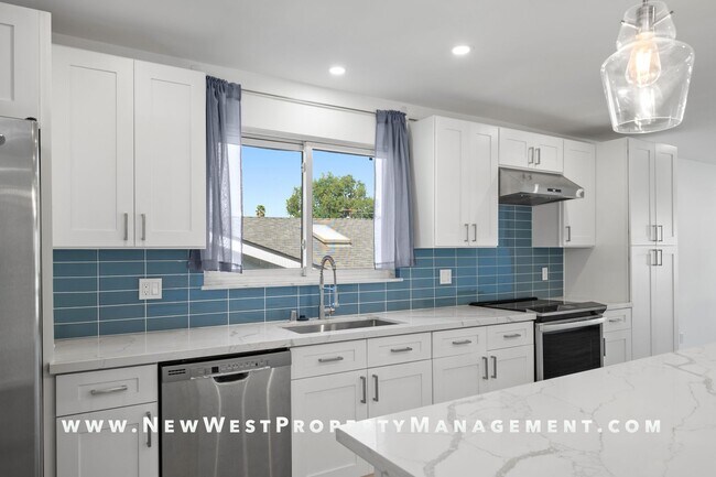 Building Photo - Freshly Renovated and Highly Upgraded Allied Gardens 4 Bedroom. Available Now!