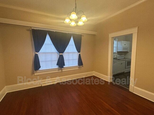 Building Photo - 1304 Bogart St