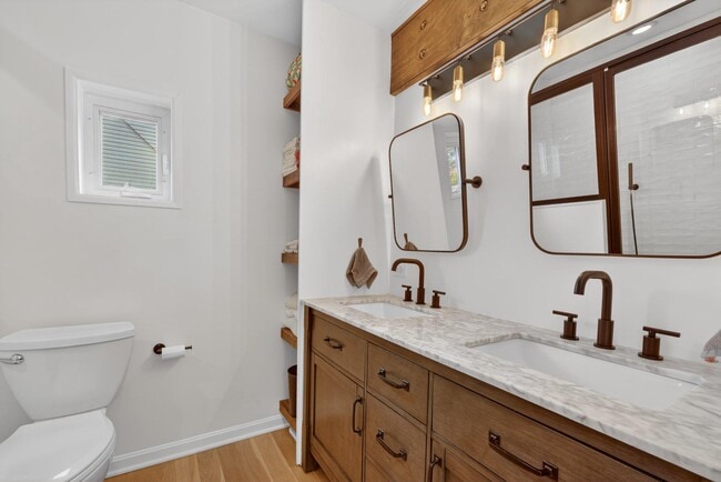 Building Photo - 2015 N Woodstock St