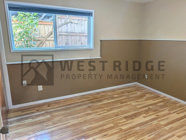 Building Photo - 1480 Hemlock St