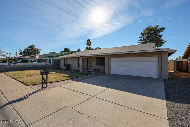 Building Photo - 3015 W Bluefield Ave