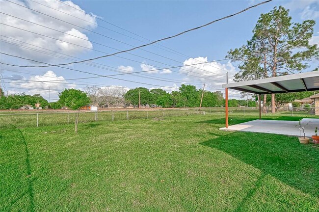 Building Photo - 1801 Laurel Oaks Dr