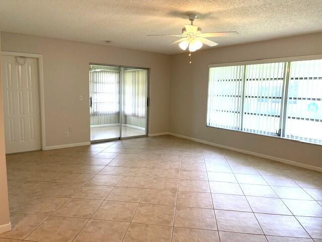 Building Photo - 1202 S Drive Cir