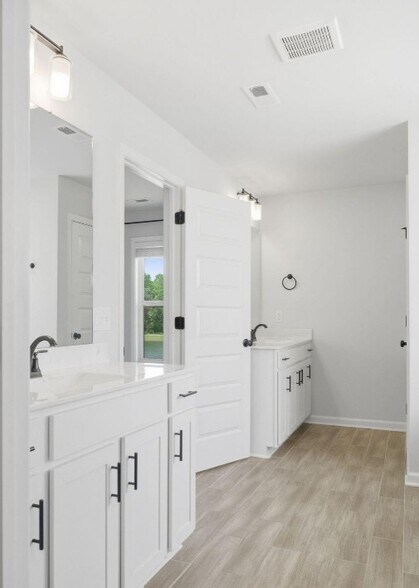 Building Photo - 218 Jubilee Cir SE