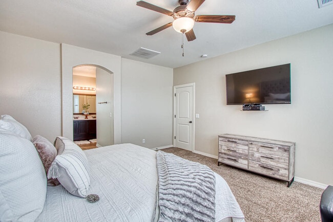 Building Photo - 4716 Christian Azcarate St