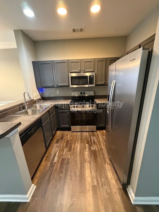 Building Photo - 250 Amal Dr SW