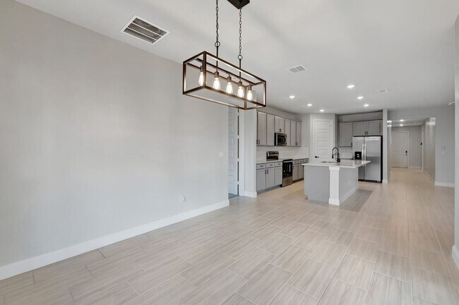 Building Photo - Spacious 4BR Home in Port St. Lucie – Modern Comfort Awaits