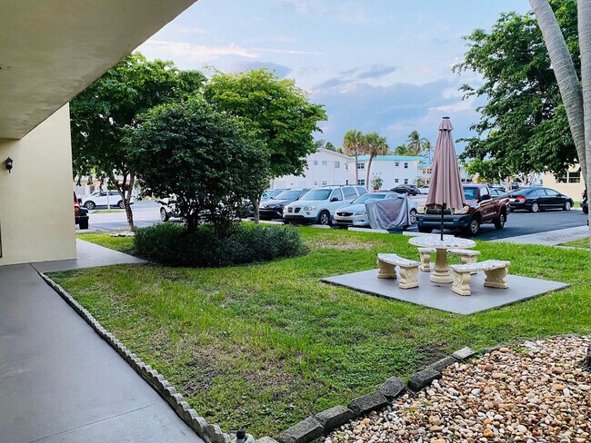 Building Photo - 1301 N 12th Ct