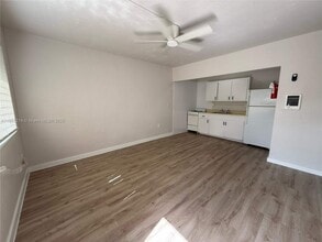 Building Photo - 361 Sharar Ave