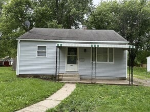Building Photo - CUTE! Renovated 2 Bedroom, 1 Bath Home