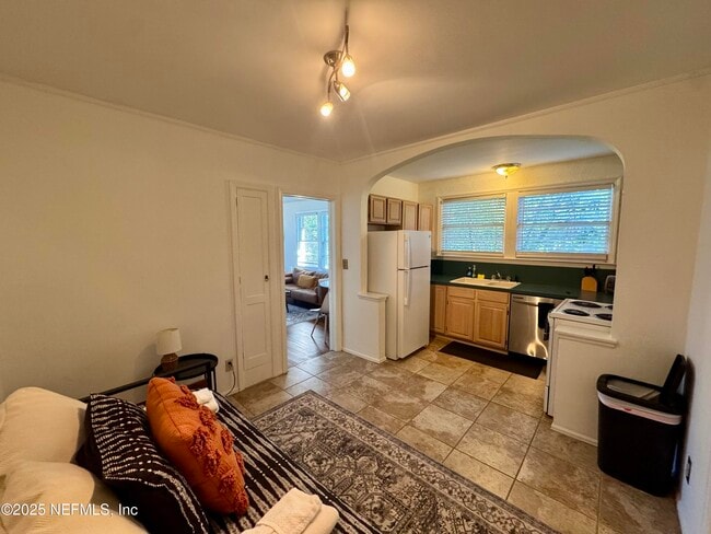 Building Photo - 2336 Herschel St