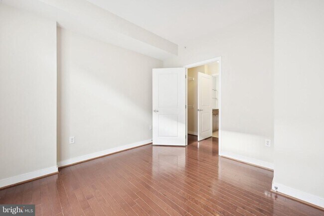 Building Photo - 155 Potomac Passage