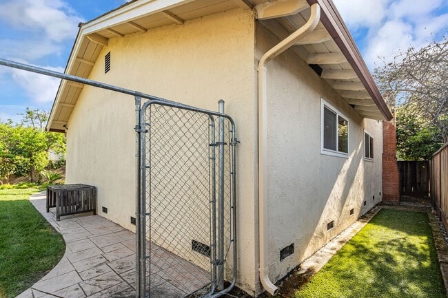 Building Photo - Stylish & Comfort Home in Prime San Jose Location