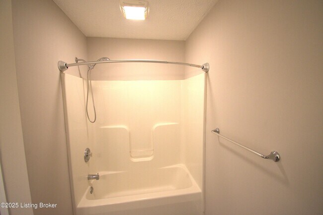 Building Photo - 4221 Willowview Blvd