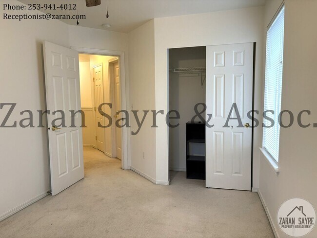 Building Photo - 178- Great 3 Bedroom Townhouse Condo in Milton!
