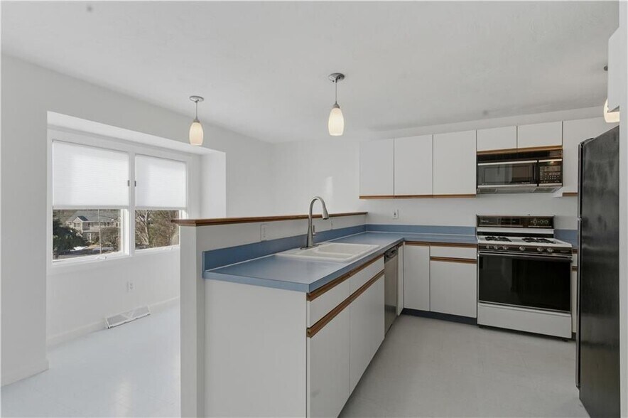 Building Photo - 39 Waterview Dr