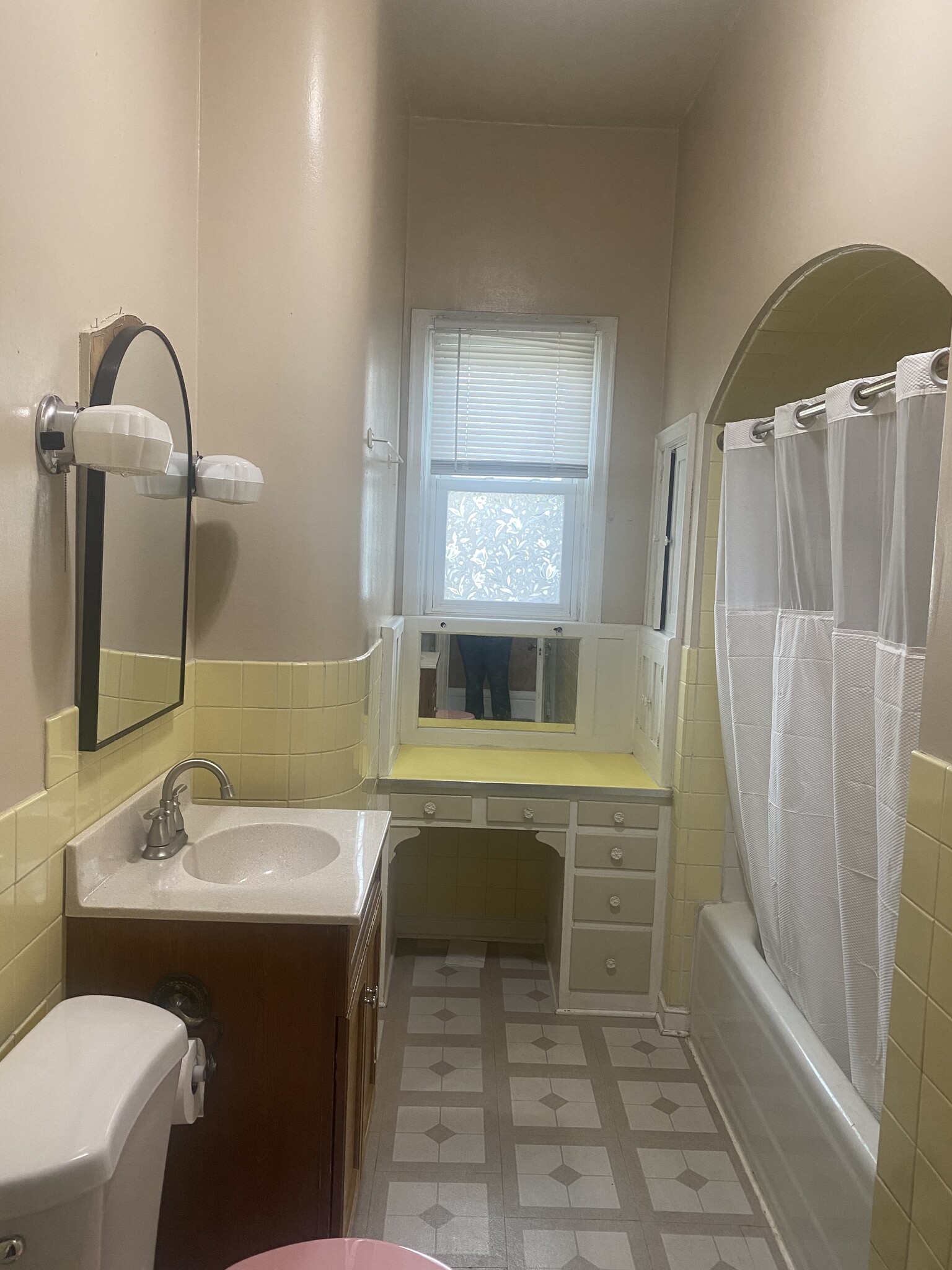 bath - 305 E Elm St