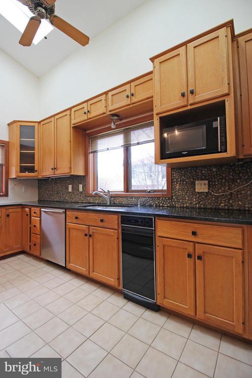 Building Photo - 6872 Melrose Dr