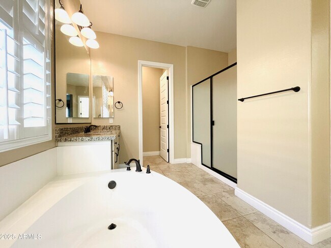 Building Photo - 3104 E Wildhorse Ct