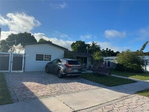 Building Photo - 9292 Jamaica Dr