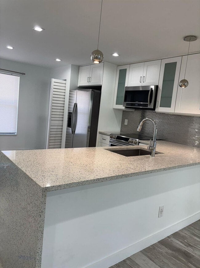 Building Photo - 1629 Riverview Rd