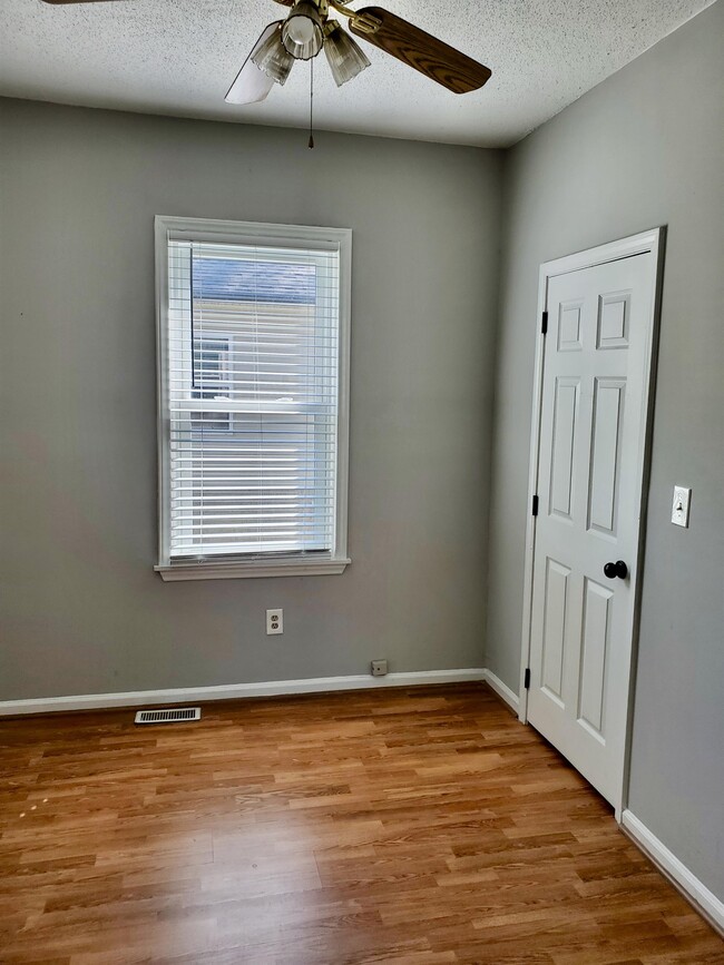 Building Photo - 529 Katonah Ave