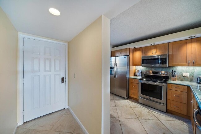 Building Photo - 2601 Marina Isle Way