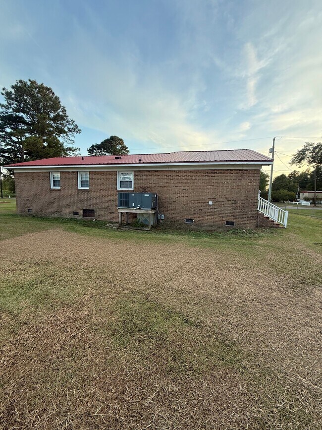 Building Photo - 247 Tucker St