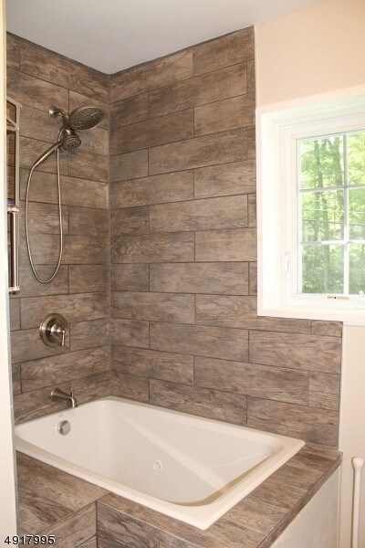 Building Photo - 920 Ridge Rd