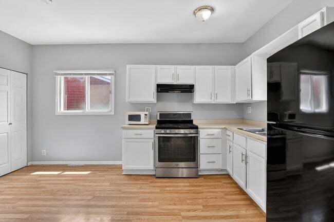 Building Photo - 241 S Highland Dr