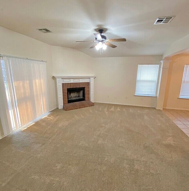 Building Photo - AVAILABLE BEGGINING OF MAY; APPLY TODAY ON OUR WEBSITE!!!