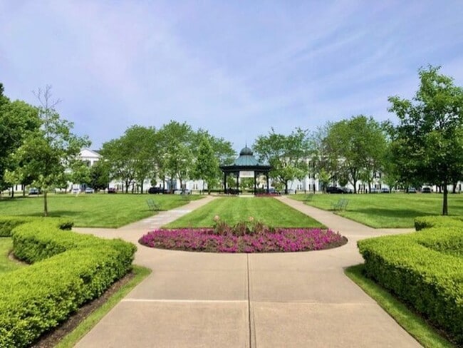 Building Photo - Beautiful 3 Bed Townhome In the Heart Of Village Of West Clay!