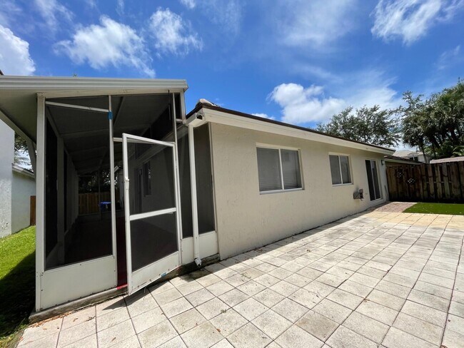 Building Photo - 1806 NW 98th Ave