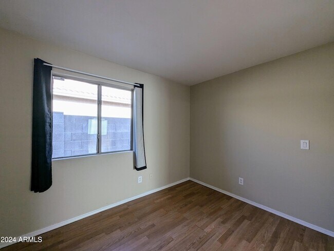 Building Photo - 7059 W Gardenia Ave