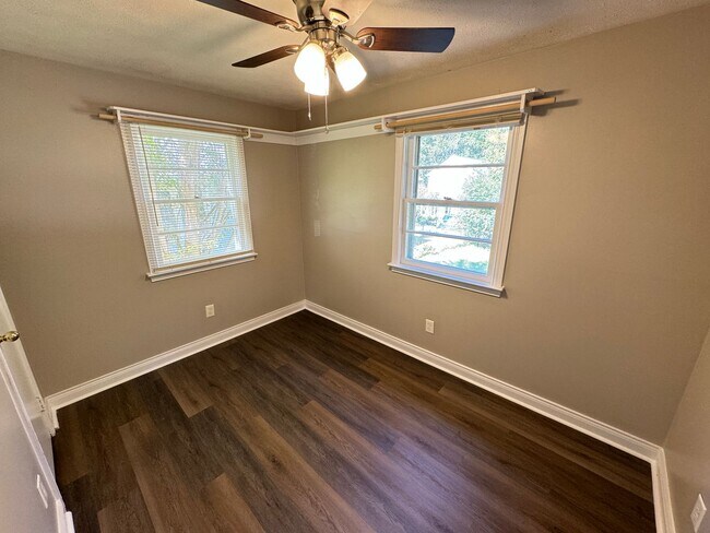 Building Photo - Cozy 3 Bedroom Downtown Apex Home