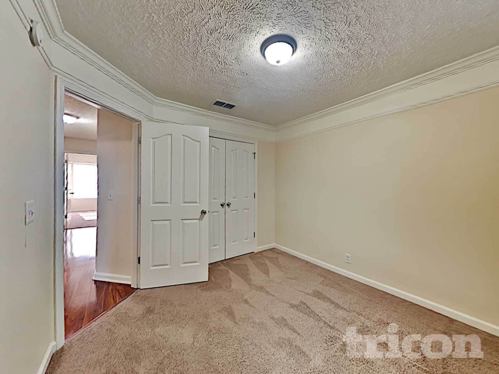 Building Photo - 3013 Weybridge Dr