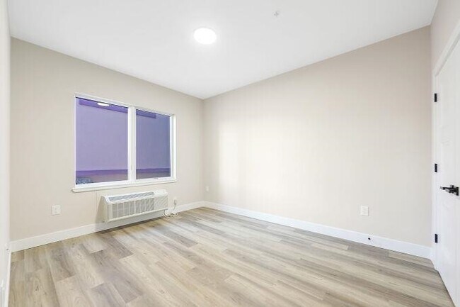 Building Photo - 304 61st St