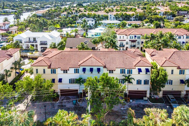 Building Photo - 824 Virginia Gardens Dr