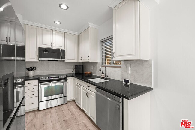 Building Photo - 5651 Windsor Way