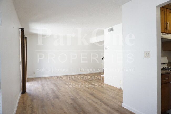 Building Photo - Well-Maintained 2-Bedroom Condo | Garage +...