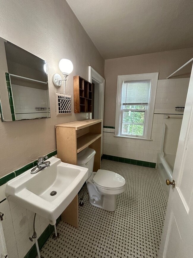 Building Photo - Charming 1920s Home in Five Points – Available April 4th