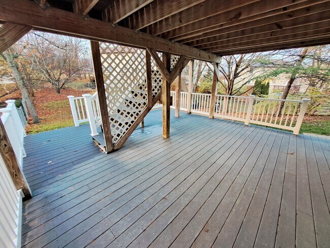 Building Photo - 417 Debbi Ct