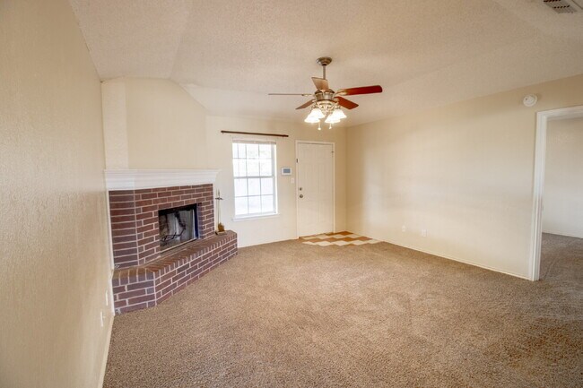 Building Photo - "Charming 3-Bed, 2-Bath Home in Lubbock