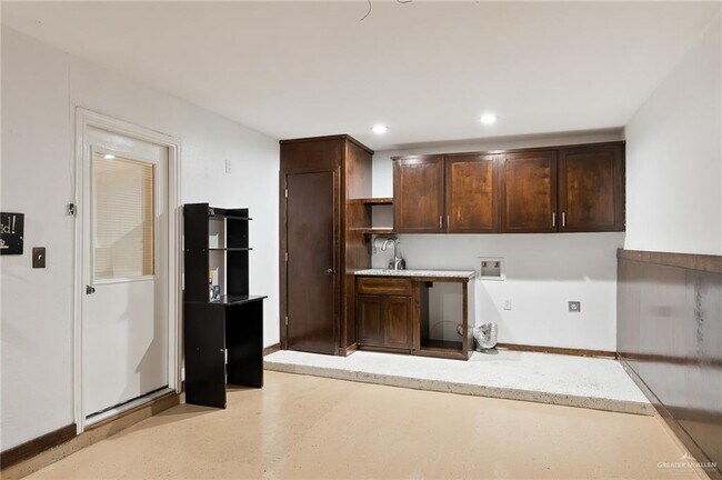 Building Photo - 15 S 27th St