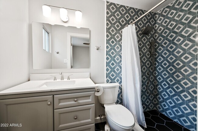 Building Photo - 217 S Sirrine