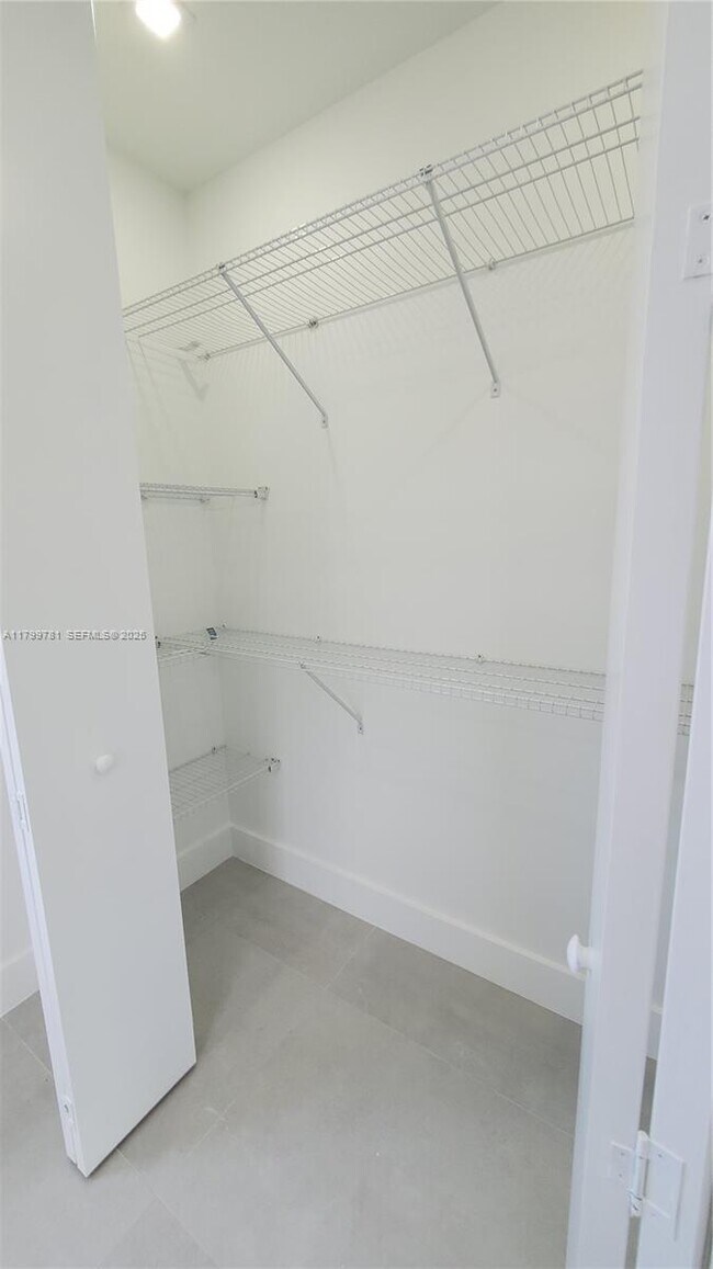 Building Photo - 6201 SW 22nd St