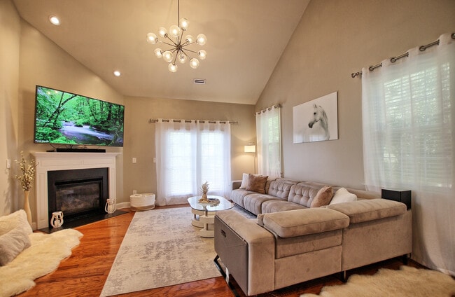 Primary Photo - 15 Manderley Way