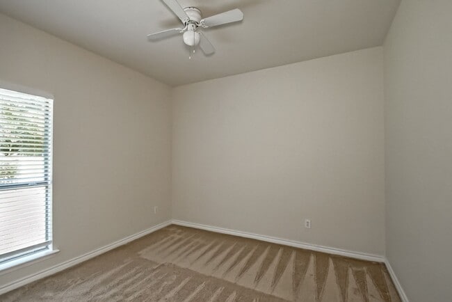 Building Photo - 26267 Avoyelles Ave